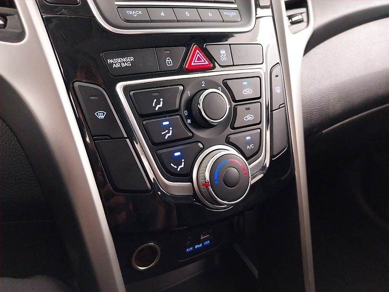 Hyundai i30 (2013) 1.4 CVVT, LPG, Serv.kniha - fotka 13 z 18