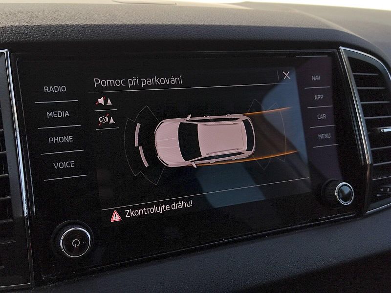 Škoda Karoq (2020) Style Dynamic 2,0 Tdi 110 Kw - fotka 17 z 34