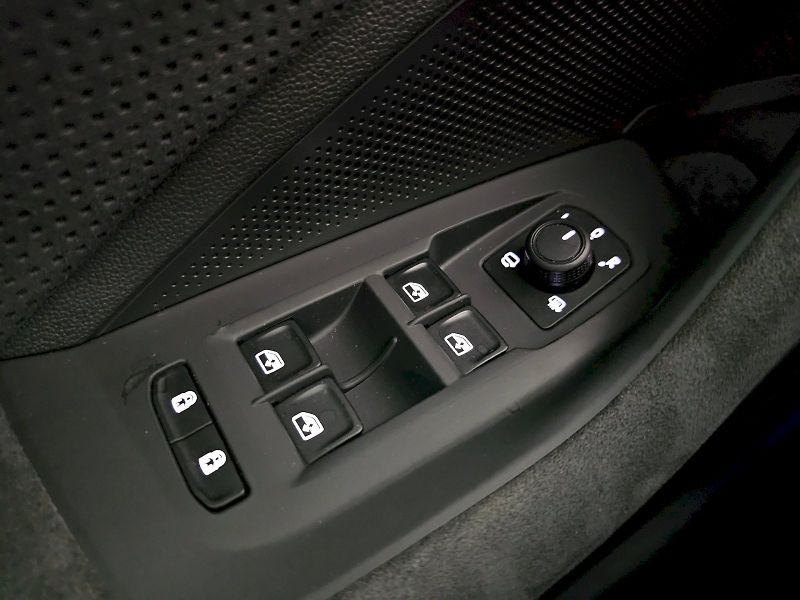 Škoda Superb (2025) 2.0TSi 195kW 4X4 SPORTLINE WEB - fotka 31 z 39