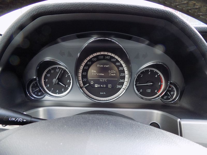Mercedes-Benz Třídy E (2009) 220d/AMG-Line/AT/LED/bi-xenon/ - fotka 32 z 37