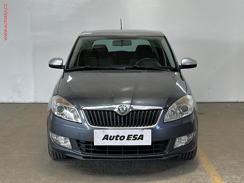 Škoda Fabia (2011) 1.2 TSi, ČR, AC, STK1/28 - fotka 2 z 13