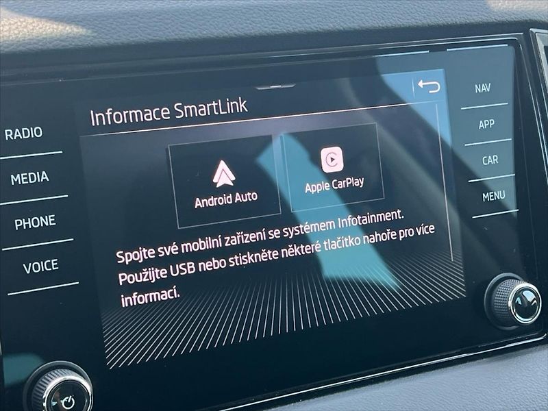 Škoda Karoq 1,5 TSi 110kW 7DSG SELECTION - fotka 22 z 24