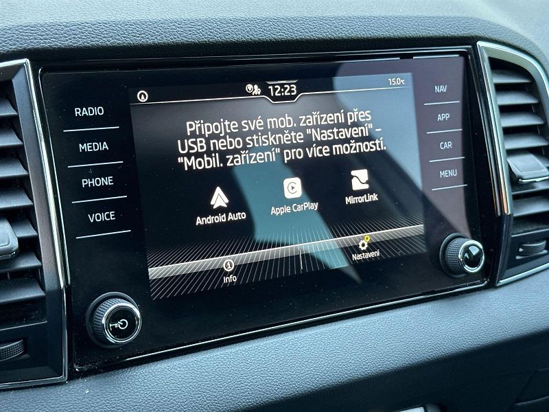 Škoda Karoq (2023) 1.5 TSI Ambition - fotka 14 z 30
