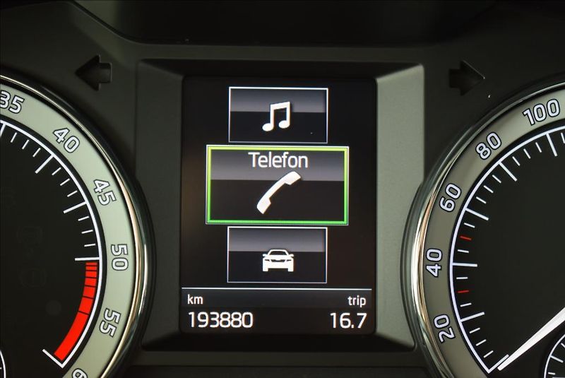 Škoda Octavia 1,6 TDi, DSG,NAVI,serviska, - fotka 33 z 40