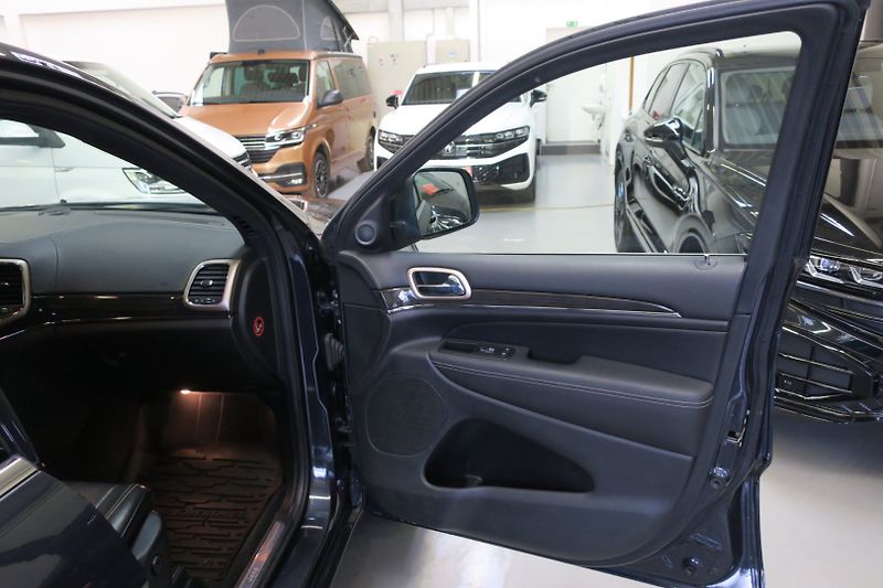 Jeep Grand Cherokee (2016) 3.0TD V6 140 kW ČR VZDUCH - fotka 40 z 50