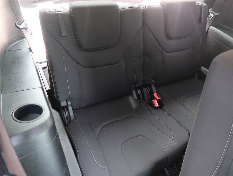 Ford S-MAX (2016) 2.0 TDCi, 7 míst, Navi - fotka 14 z 14