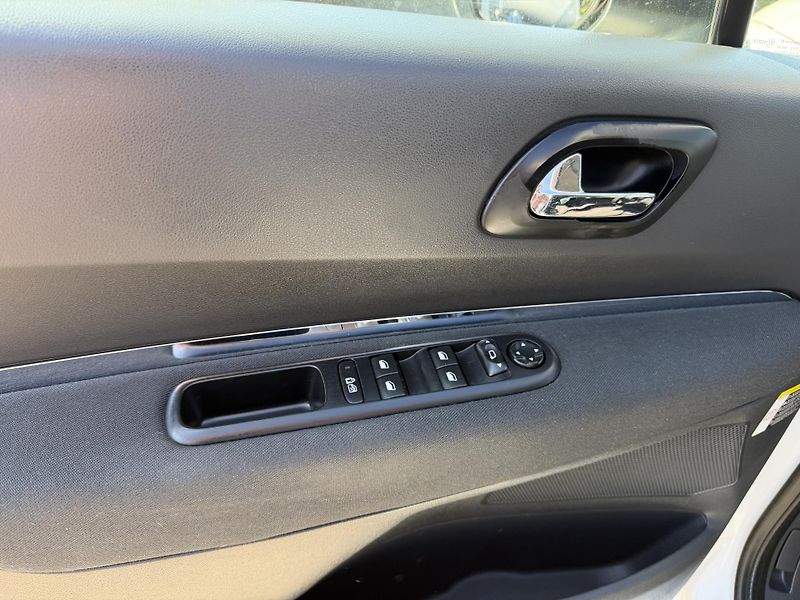 Peugeot 5008 1.6 HDI 7 MIST - fotka 16 z 24