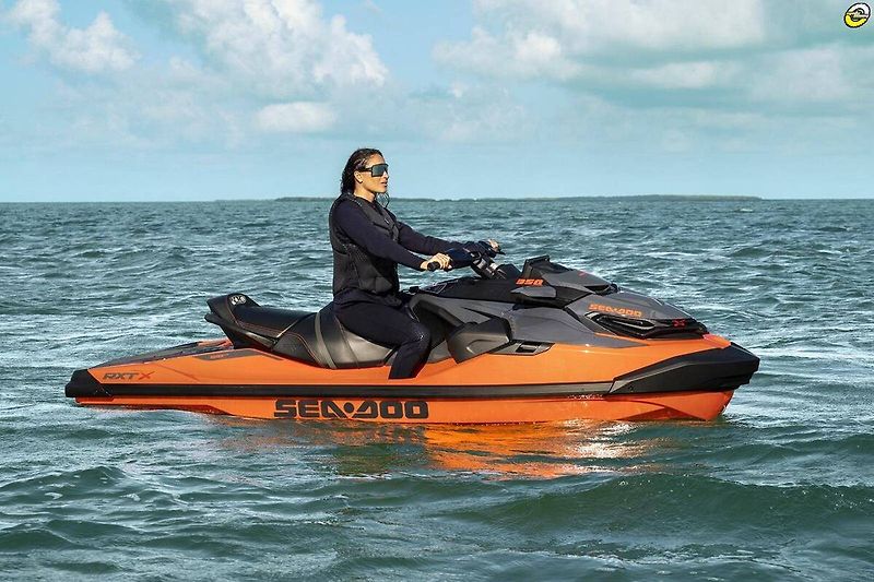 Sea Doo (2027) RXT X 3-up 350hp Audio oranžov - fotka 6 z 9