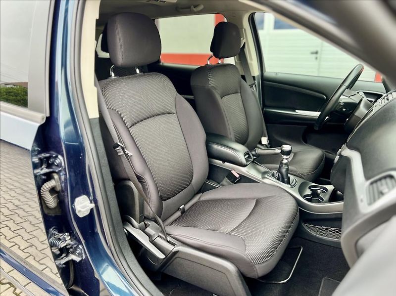 Fiat Freemont 2,0 Mjet URBAN / 7MÍST / - fotka 19 z 43