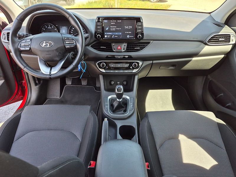 Hyundai i30 Comfort 1,5 CVVT - fotka 7 z 17