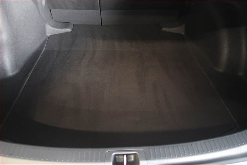 Toyota Corolla (2024) 1.8 Hybrid - fotka 14 z 19