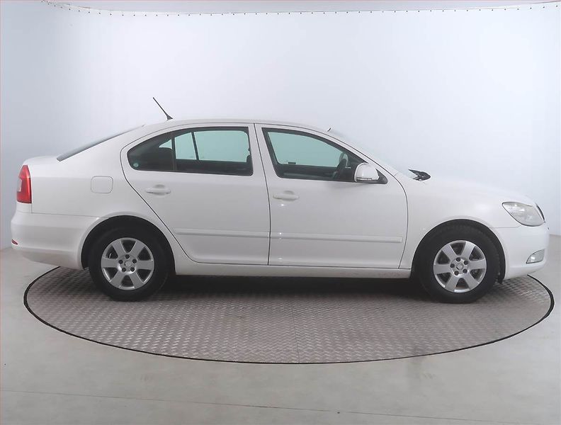 Škoda Octavia (2011) 1.4 TSI, Serv.kniha - fotka 6 z 14