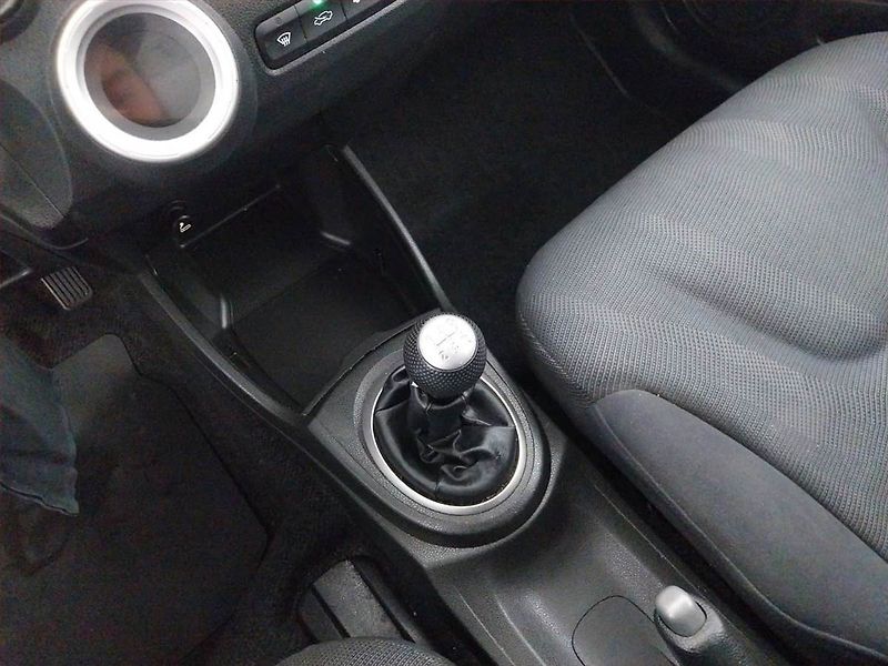 Honda Jazz (2010) 1.4 i-VTEC, po STK, udržované - fotka 13 z 16