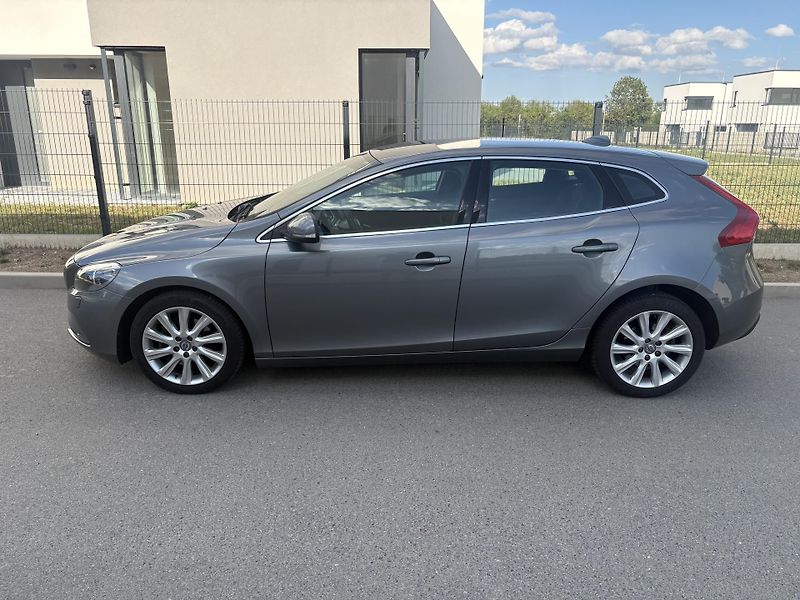 Volvo V40 (2015) D2 MOMENTUM 2.0l TDi - Servis - fotka 3 z 20