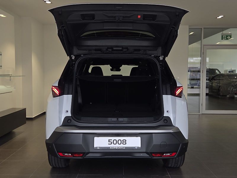 Peugeot 5008 (2025) 5008 GT Hybrid 145 e-DCS6 - fotka 9 z 16
