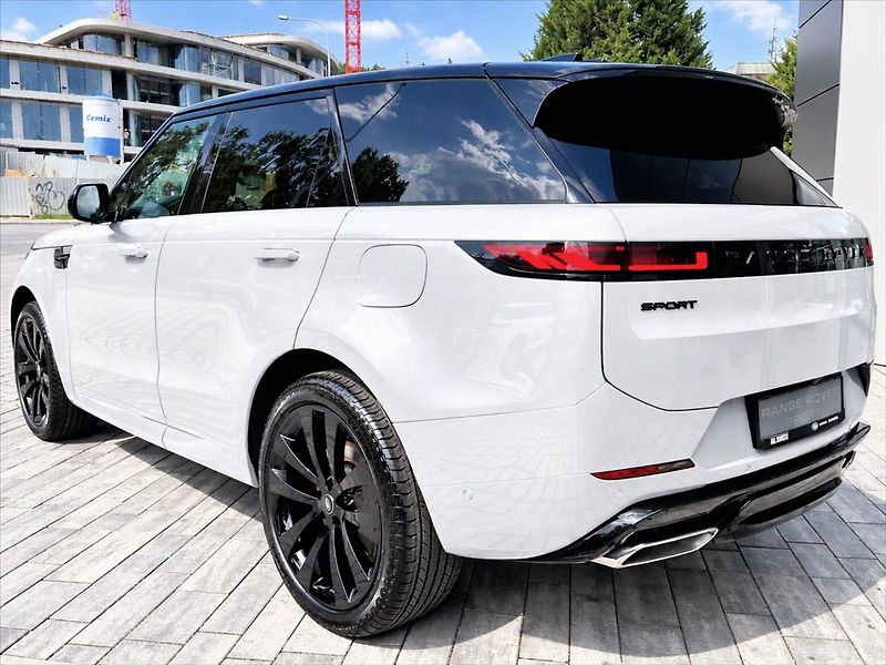 Land Rover Range Rover Sport (2026) 3,0 P460e DYNAMIC SE PHEV - fotka 3 z 35