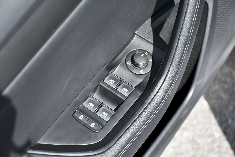 Škoda Superb (2019) Style 2.0 TDI 140kW DSG - fotka 31 z 34