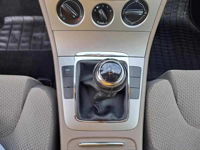 Volkswagen Passat (2006) 2.0 TDi  - fotka 23 z 32