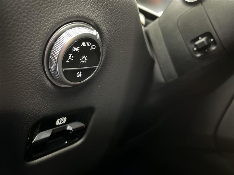 Mercedes-Benz GLC 300e 4MATIC kupé s hybridní te - fotka 11 z 22