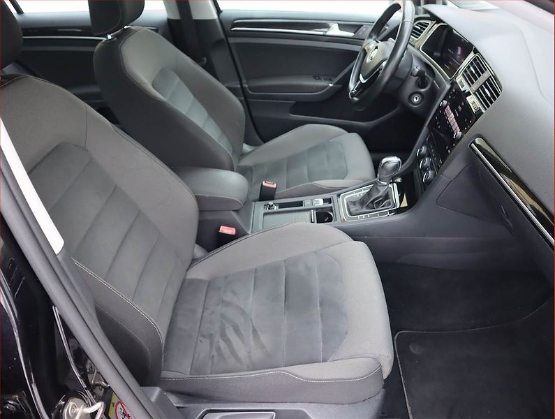 Volkswagen Golf (2017) Highline 1.6 TDI, Automat - fotka 9 z 20