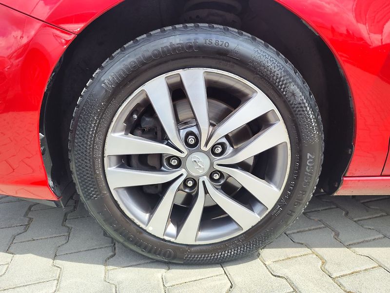 Hyundai i30 1.6 CRDi/100kW Style DCT - fotka 31 z 34