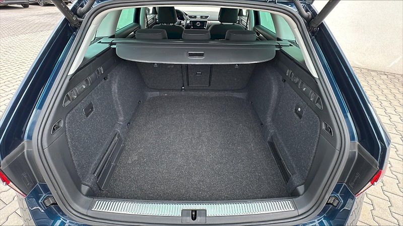 Škoda Superb (2024) COM GRT STY 4X4 TD 140/2.0 A7A - fotka 11 z 24
