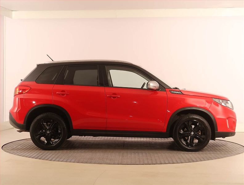 Suzuki Vitara (2015) Elegance 1.4 BoosterJet, 4X4 - fotka 6 z 23