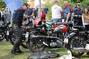 Na akci Jízda do vrchu a výstava historických vozidel se představilo na tři sta automobilů a motocyklů.
