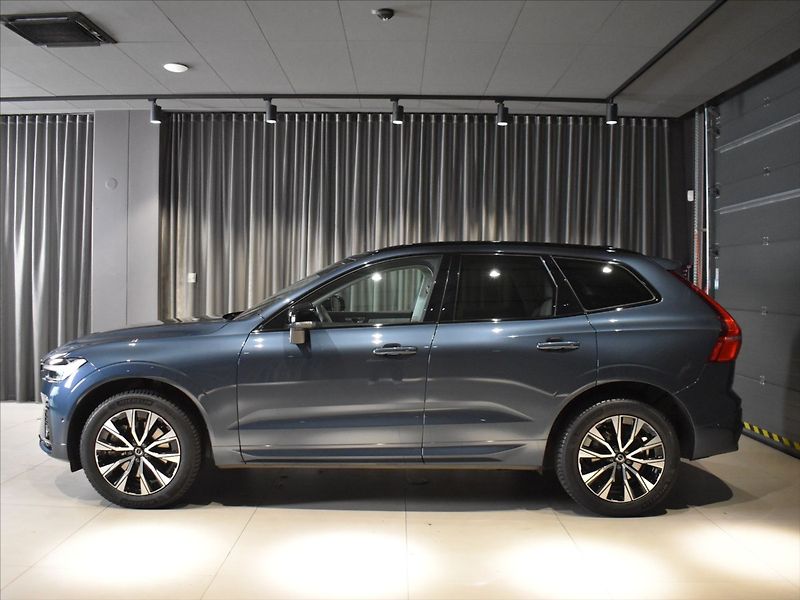 Volvo XC60 2,0 B4 AWD Plus dark Bezklíč - fotka 2 z 23