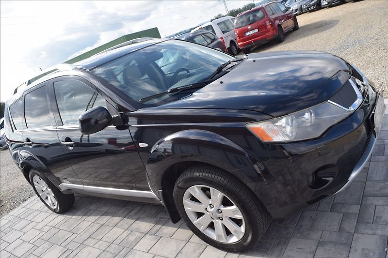 Mitsubishi Outlander 2,2 d 115KW TAŽNÉ 7MÍST 4X4 - fotka 4 z 51