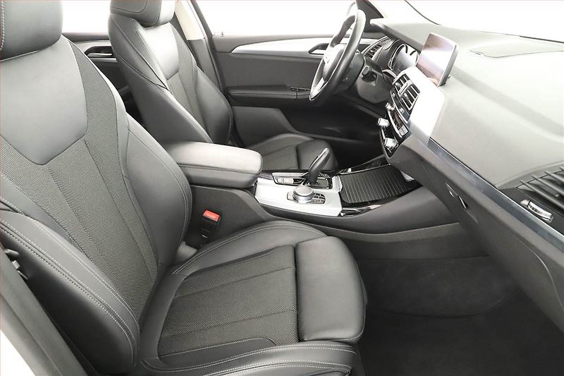 BMW X3 (2019) xLine xDrive20i - fotka 7 z 21