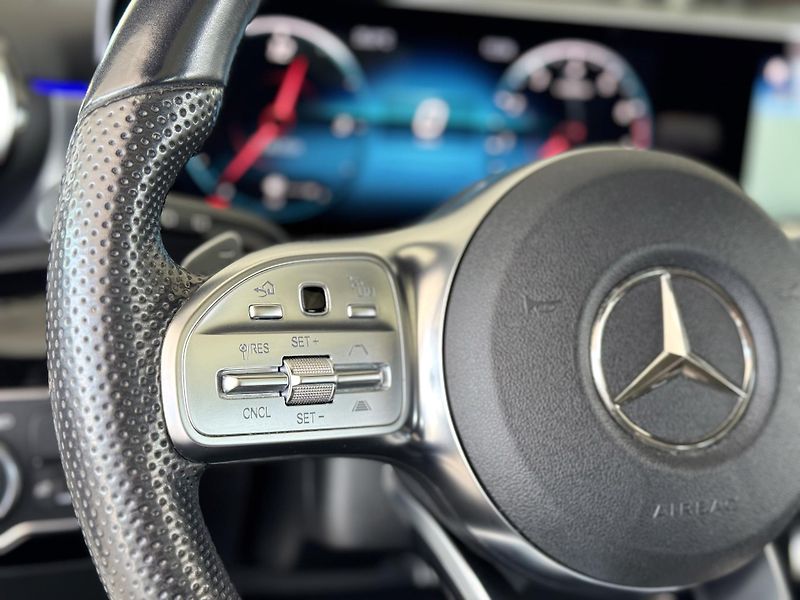Mercedes-Benz CLA 200 Aut 120kW*AMG*MAX.VÝB*360K - fotka 25 z 36