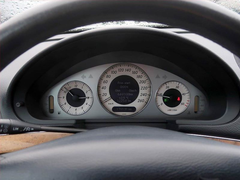 Mercedes-Benz Třídy E (2008) E 200 CDI, Navi, Xenony - fotka 11 z 14