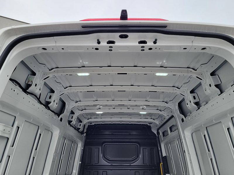 Volkswagen Crafter (2026) Skříň 35, 103KW 6G SR 10km - fotka 26 z 27
