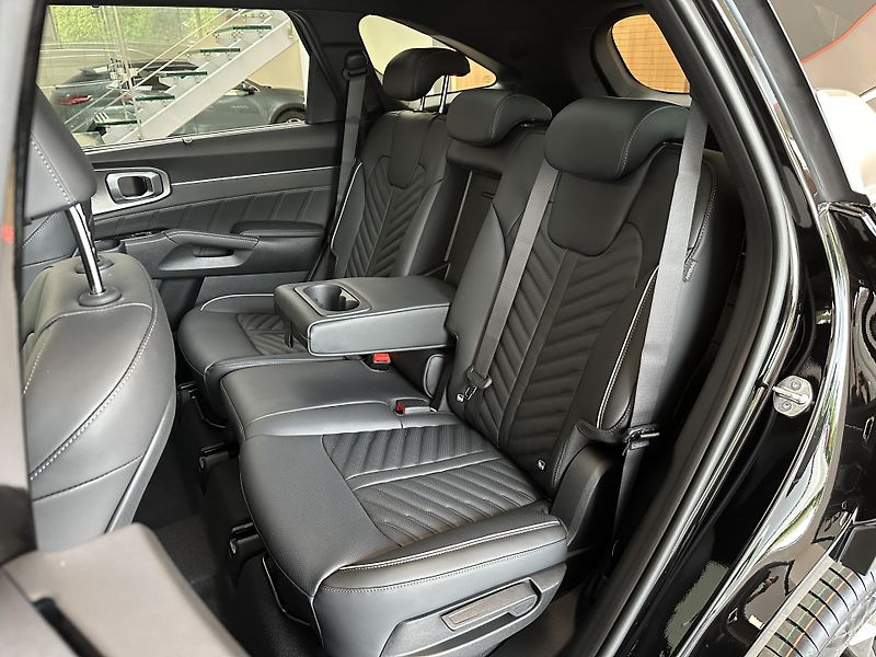 Kia Sorento 2,2 CRDi 4x4 8DCT TOP  - fotka 21 z 31