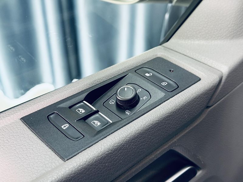 Volkswagen Caravelle (2023) 6.1*BULLI*LONG*DSG*TDI - fotka 12 z 39