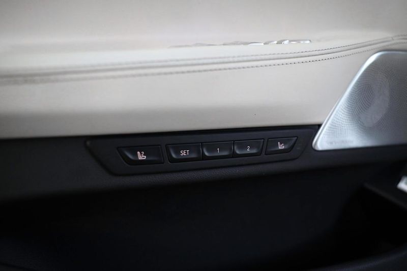 BMW Řada 7 740ld xDrive - fotka 39 z 40