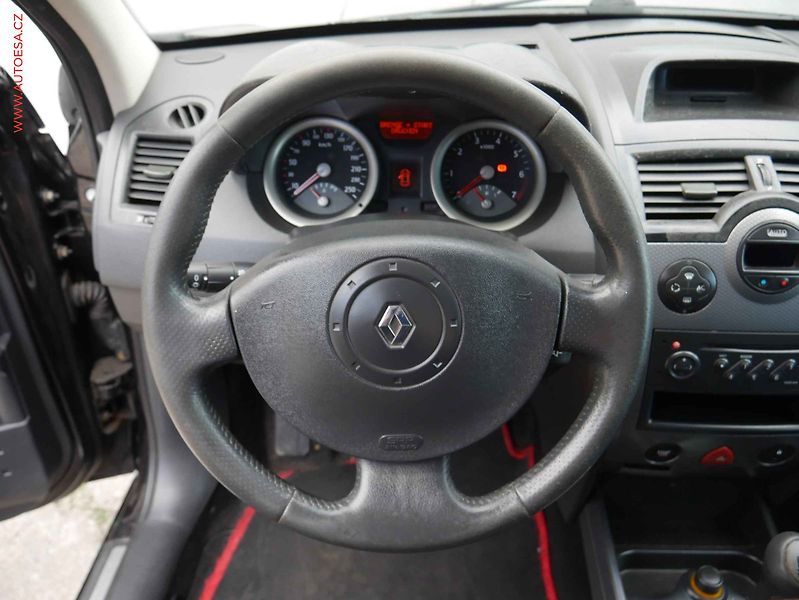 Renault Mégane (2003) 1.6 i, Panorama - fotka 14 z 16