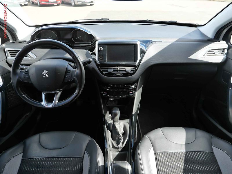 Peugeot 2008 (2015) 1.2 PT, 1.maj,ČR, Allure, AC - fotka 8 z 19