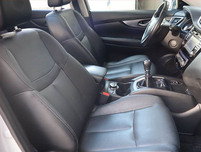 Nissan X-Trail (2015) 1.6 dCi, 4X4, Navi, Xenony - fotka 9 z 26