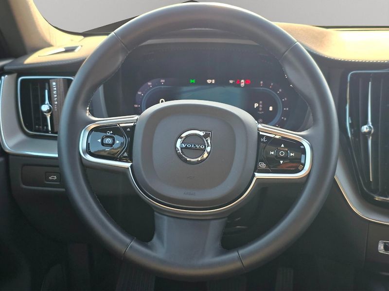 Volvo XC60 (2024) BE ULTIMATE, vzduch. pod., taž - fotka 10 z 27
