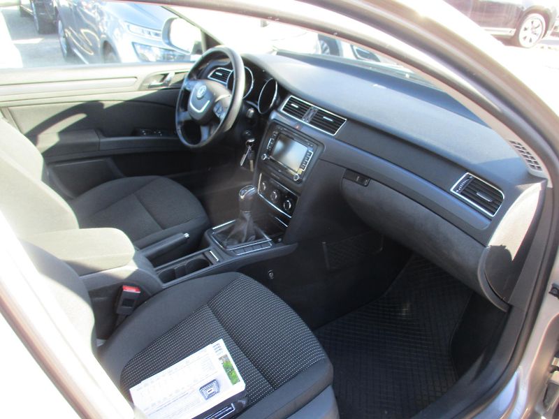 Škoda Superb (2010) combi II 1,9 TDi - fotka 5 z 11