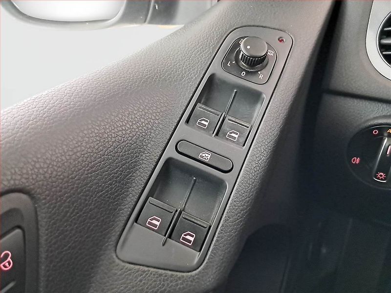 Volkswagen Tiguan (2012) 2.0 TDI, Serv.kniha - fotka 17 z 17