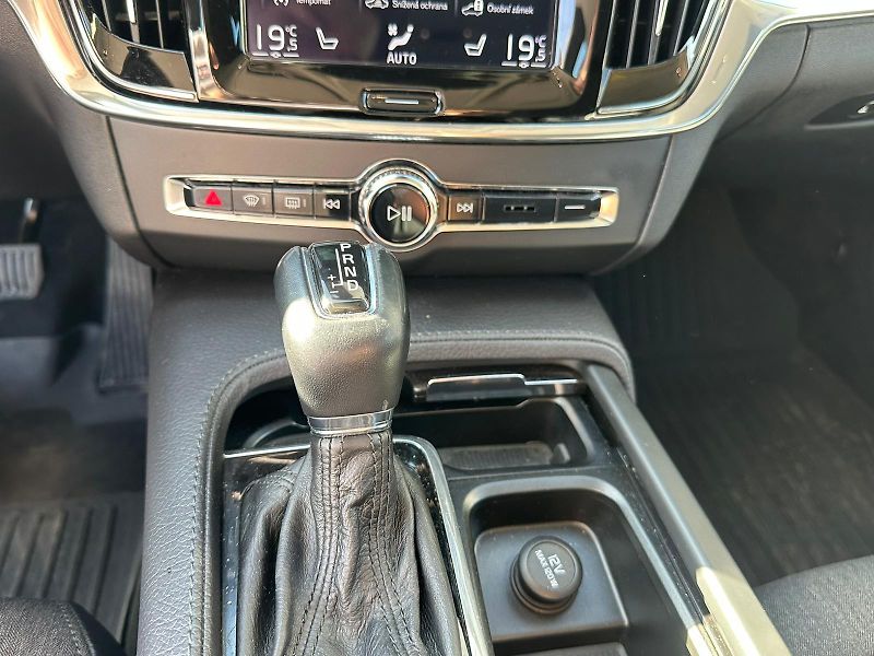 Volvo V90 (2018) 2.0D, 140KW, CROSSCOUNTRY - fotka 17 z 25
