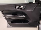 Volvo XC60 D4 AWD R-DESIGN REZERVACE - náhled 7