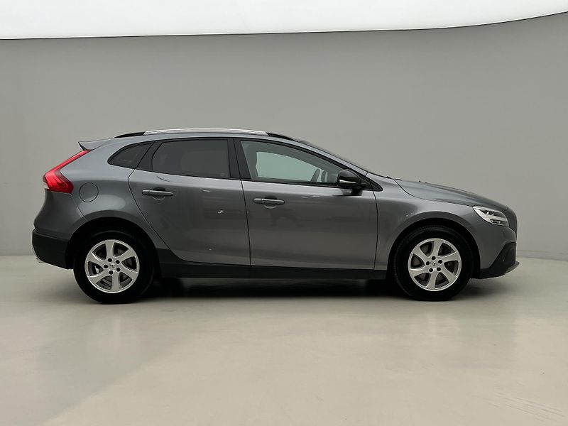 Volvo V40 CC D3 PLUS AUT - fotka 9 z 39