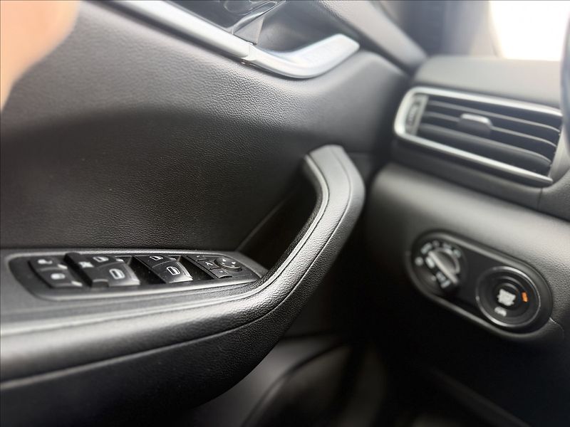 Maserati Levante 3,0 Q4 A/T 202kW - fotka 19 z 31