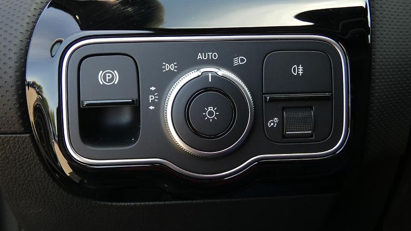 Mercedes-Benz Třídy A 220d DCT - fotka 10 z 22