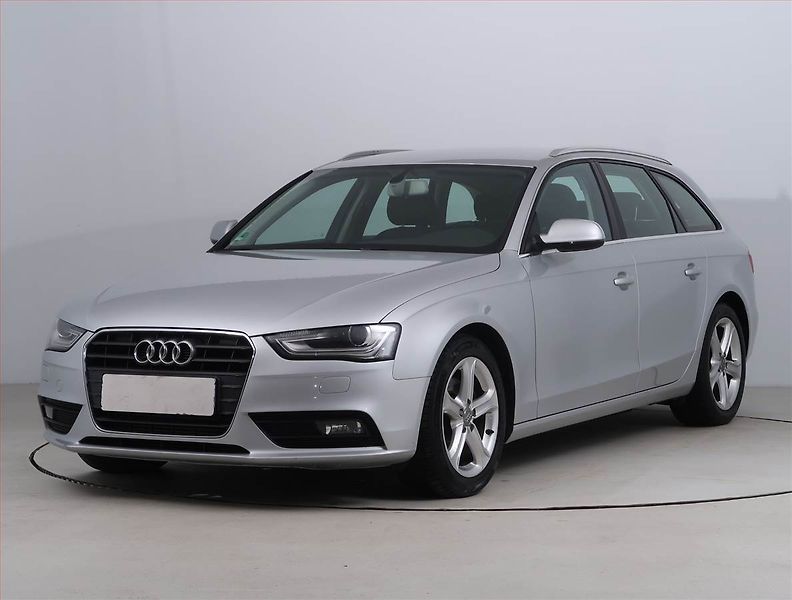 Audi A4 (2012) Ambition 1.8 TFSI, Serv.kniha - fotka 2 z 17