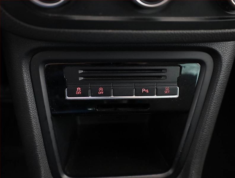 Volkswagen Sharan (2014) 2.0 TDI, 7 míst, Navi - fotka 11 z 21